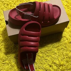 UGG Sport "Yeah" Bold Red Slide Sandals w/ straps (SIZE: 8) (Used)